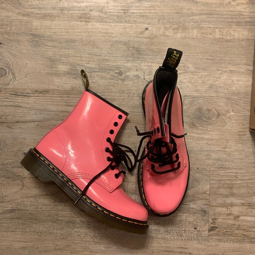 🚨FLASH SALE LIKE NEW dr martens 1460 pink boots
